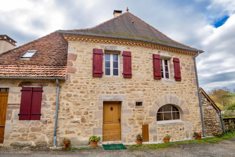 Maison à vendre en Limousin - Correze CUREMONTE Maison de bourg rénovée